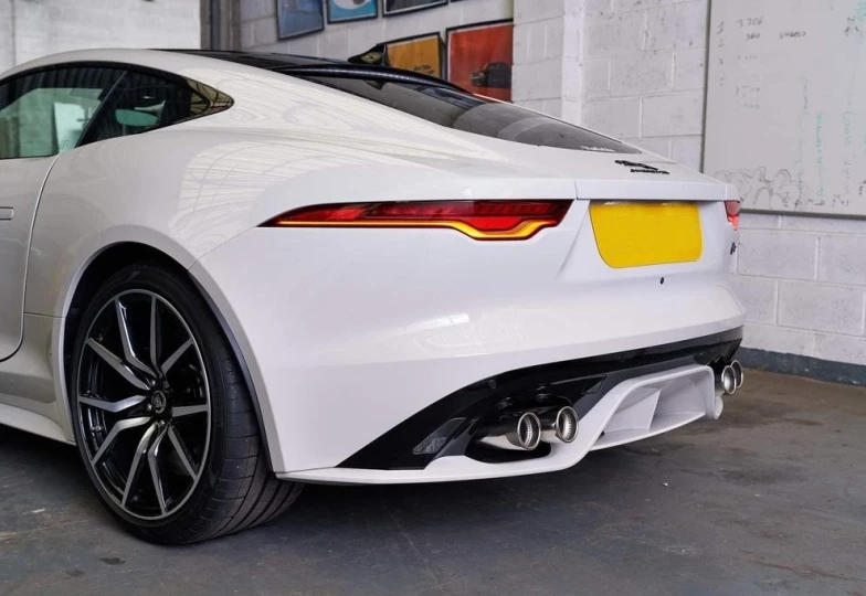 Jaguar F-Type Белый