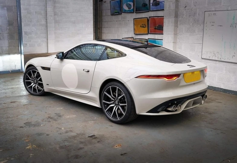 Jaguar F-Type Белый