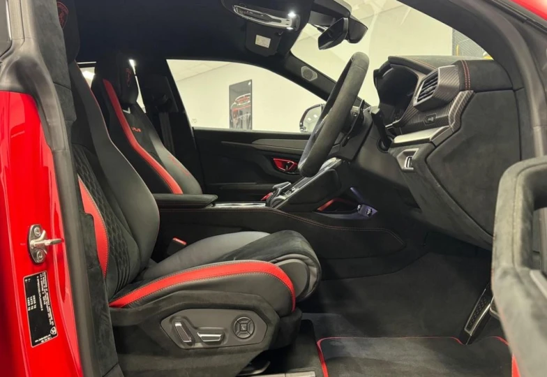 Lamborghini Urus Красный