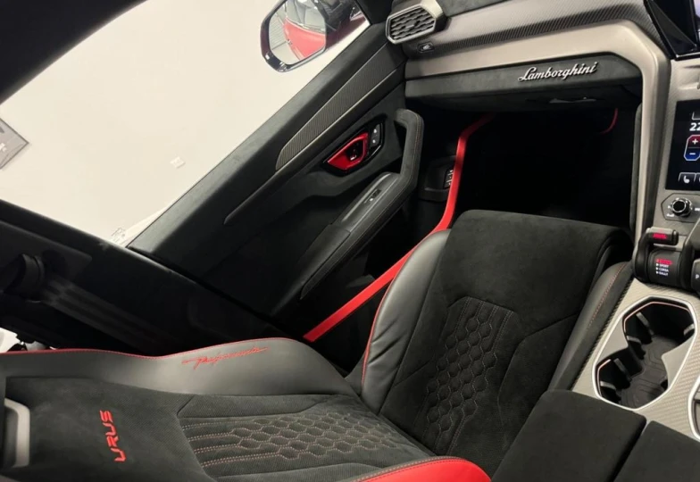 Lamborghini Urus Красный