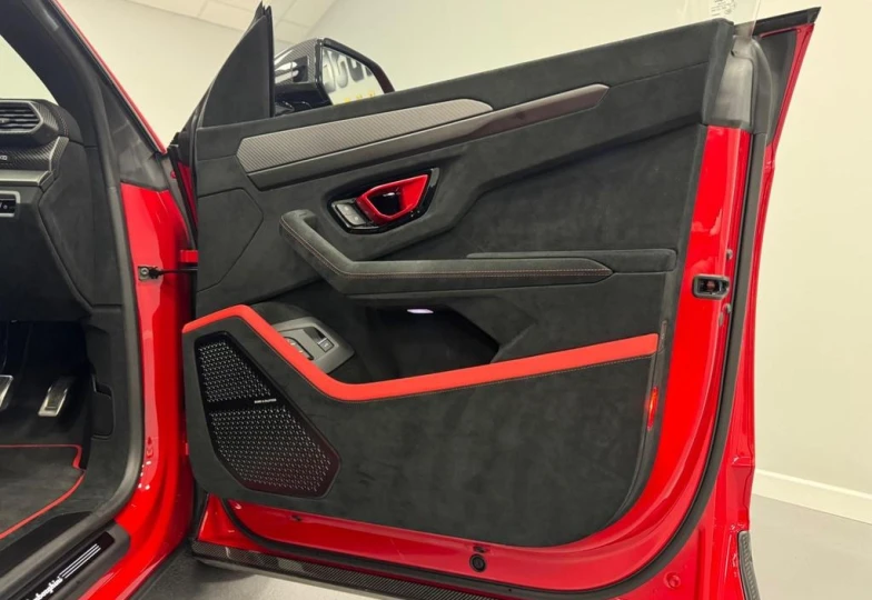 Lamborghini Urus Красный