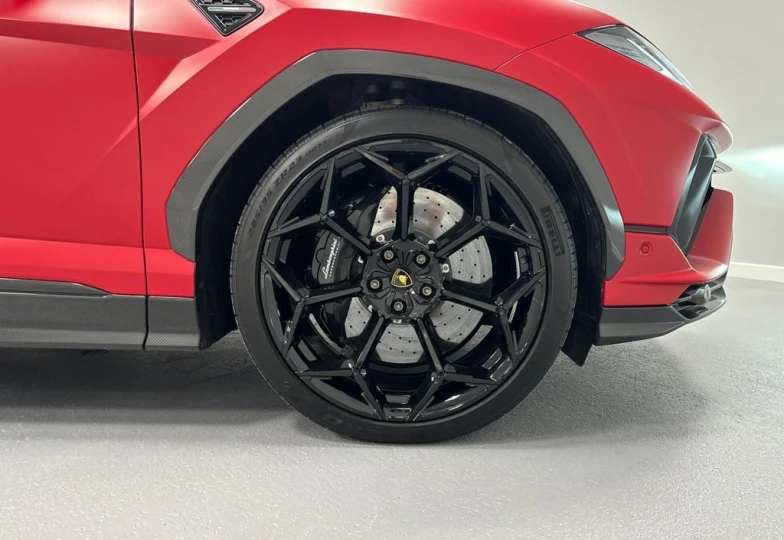 Lamborghini Urus Красный