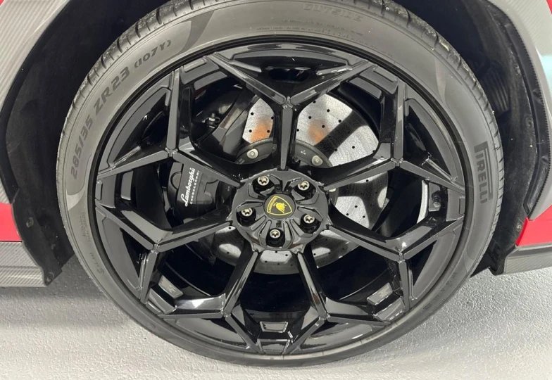 Lamborghini Urus Красный