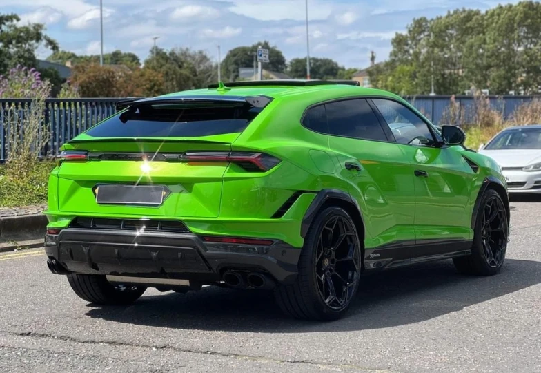 Lamborghini Urus Green