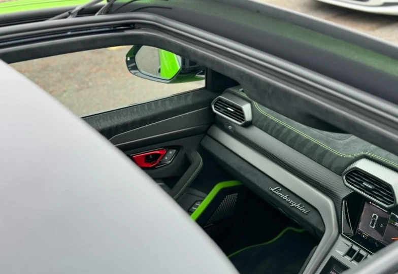 Lamborghini Urus Green