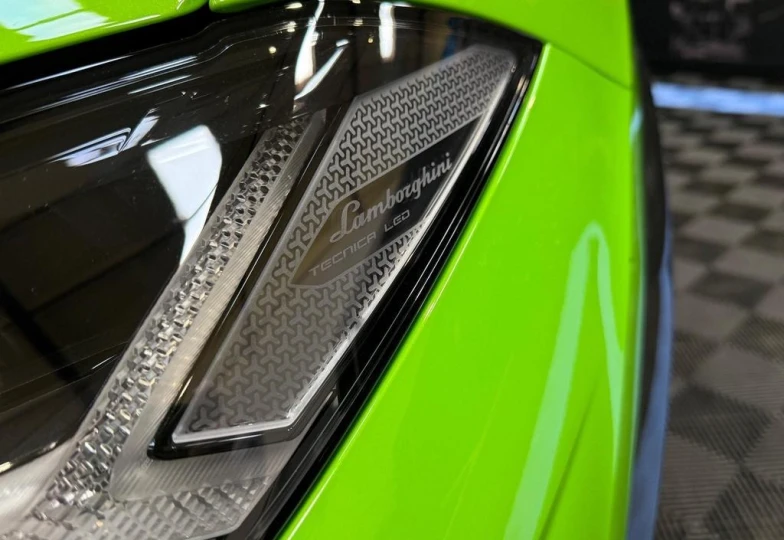 Lamborghini Urus Зеленый