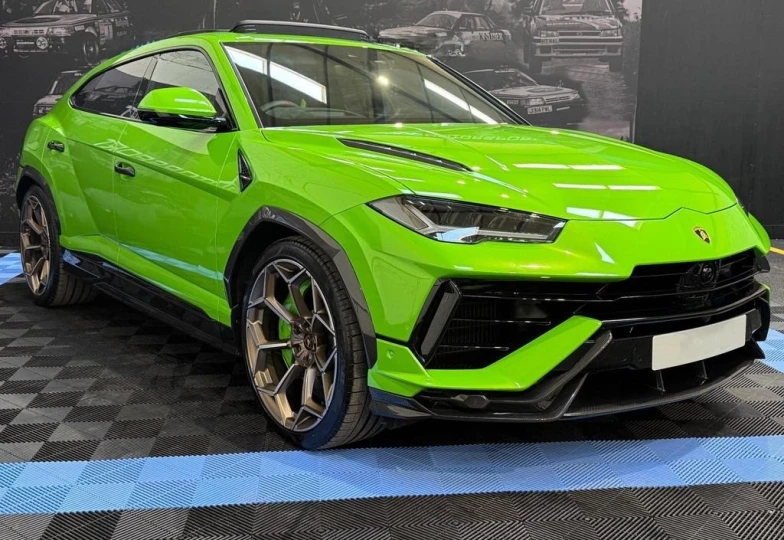 Lamborghini Urus Зеленый