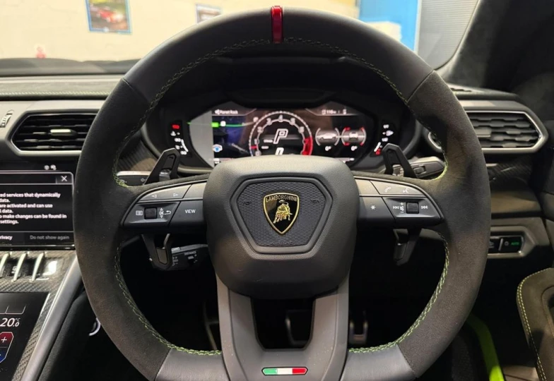 Lamborghini Urus Зеленый