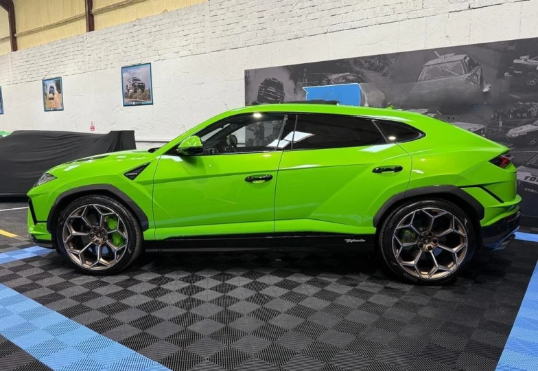 Lamborghini Urus Зеленый