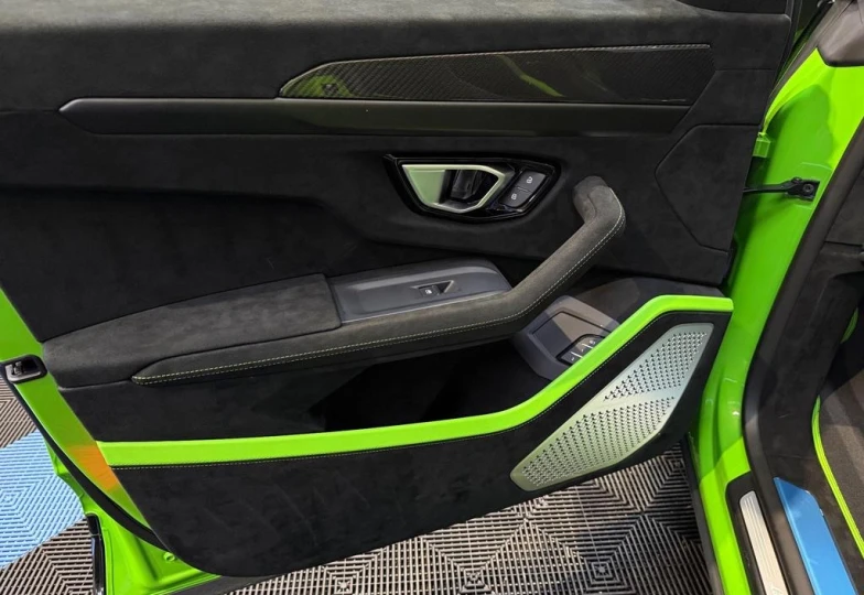 Lamborghini Urus Зеленый