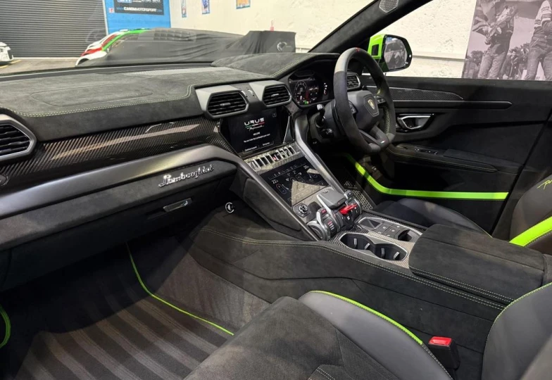 Lamborghini Urus Зеленый