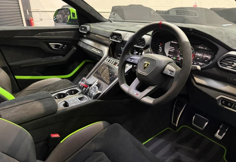 Lamborghini Urus Зеленый
