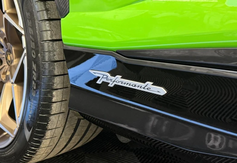 Lamborghini Urus Зеленый
