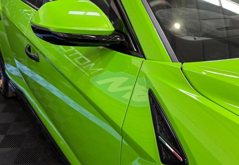 Lamborghini Urus Зеленый