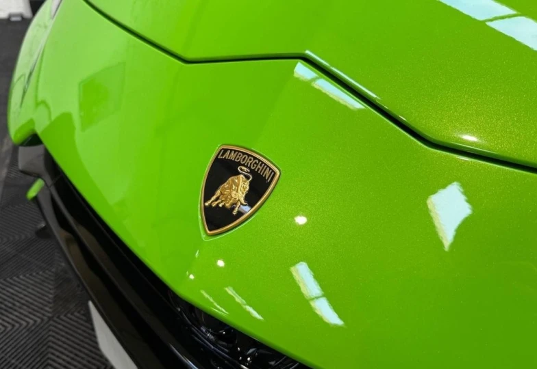 Lamborghini Urus Зеленый