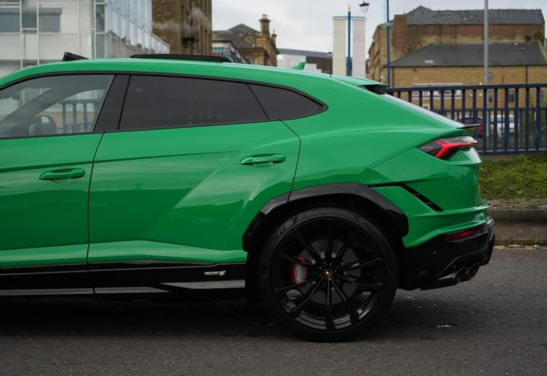 Lamborghini Urus Зеленый