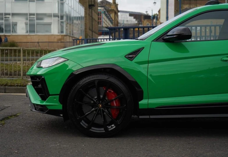 Lamborghini Urus Зеленый