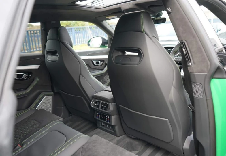 Lamborghini Urus Зеленый