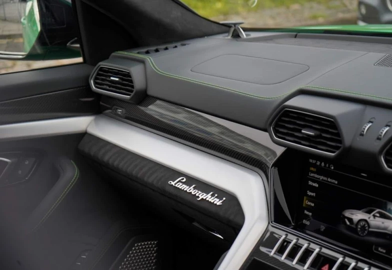 Lamborghini Urus Зеленый