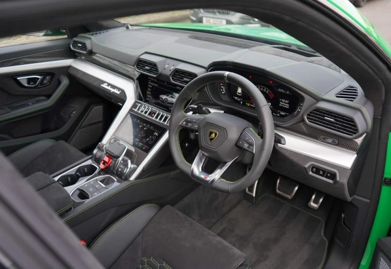 Lamborghini Urus Зеленый
