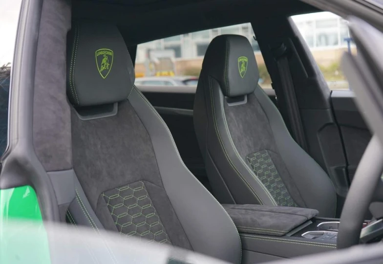 Lamborghini Urus Зеленый