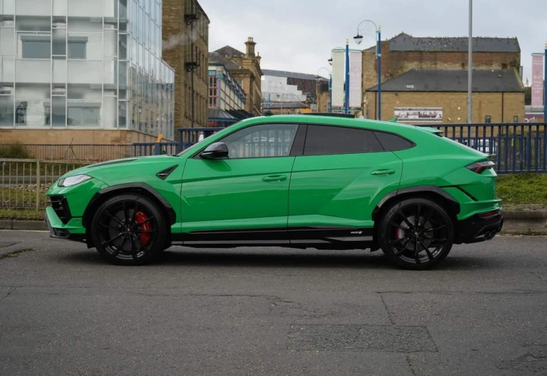 Lamborghini Urus Зеленый