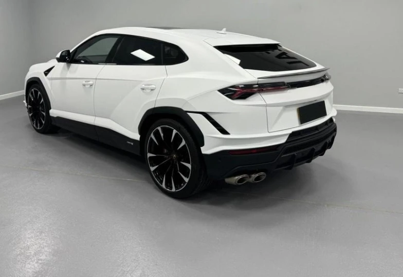Lamborghini Urus White