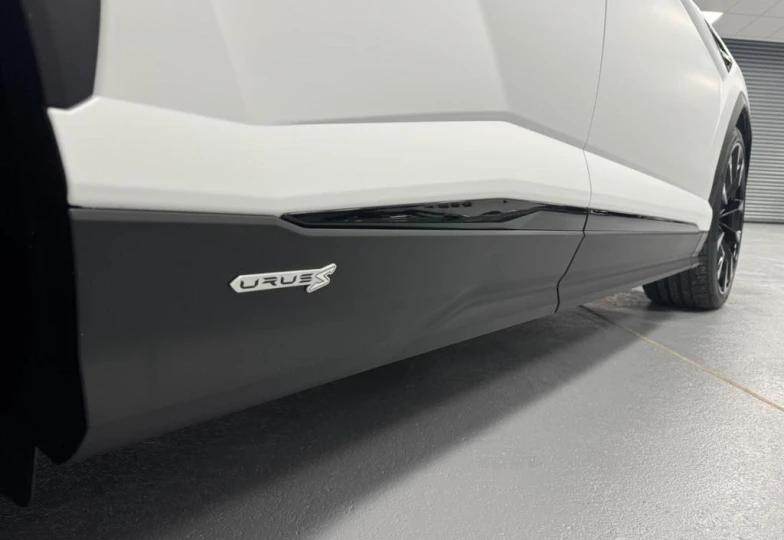 Lamborghini Urus White