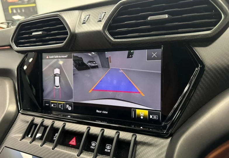 Lamborghini Urus White