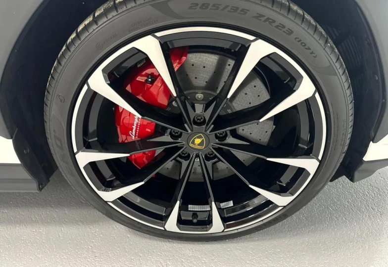 Lamborghini Urus White