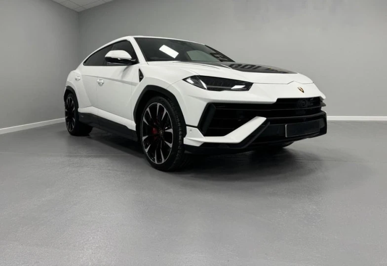 Lamborghini Urus White