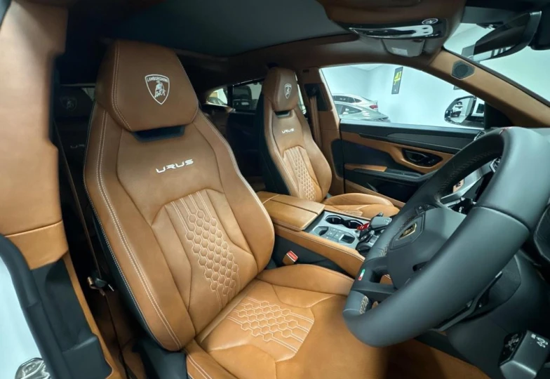 Lamborghini Urus White