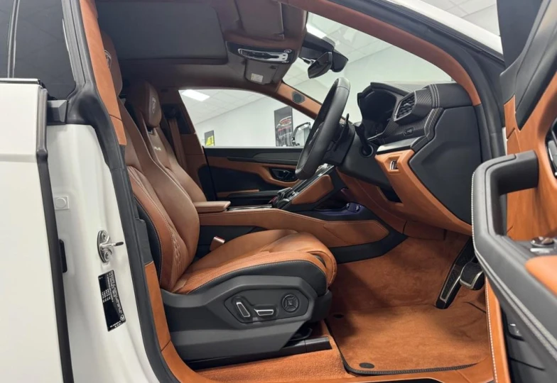 Lamborghini Urus White