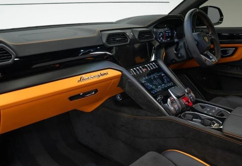 Lamborghini Urus Black