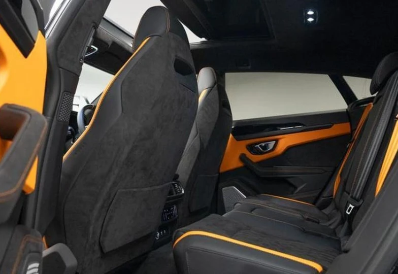 Lamborghini Urus Black
