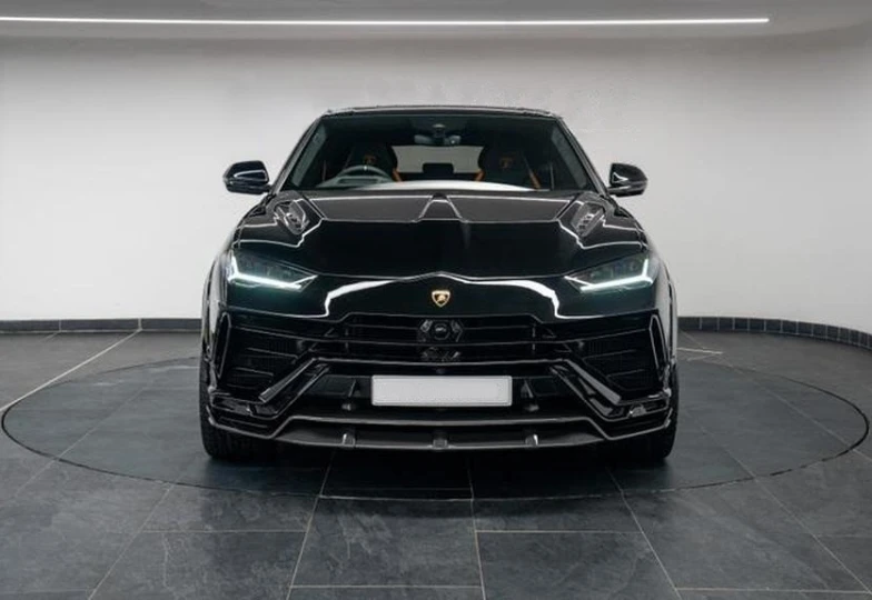 Lamborghini Urus Black