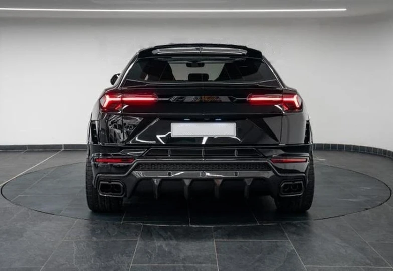Lamborghini Urus Black