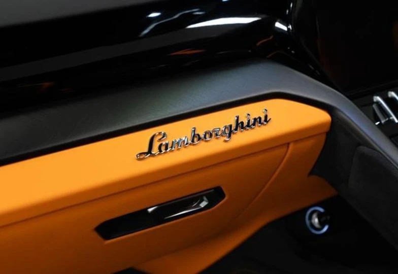 Lamborghini Urus Black