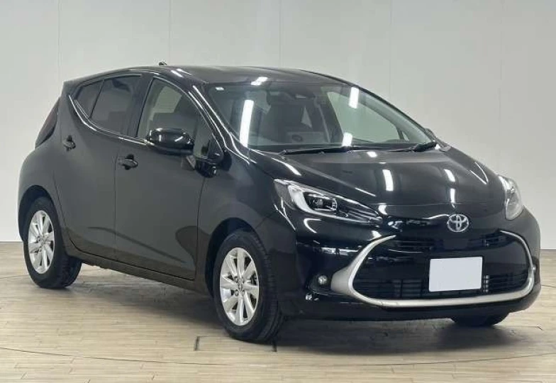 Toyota Aqua Black