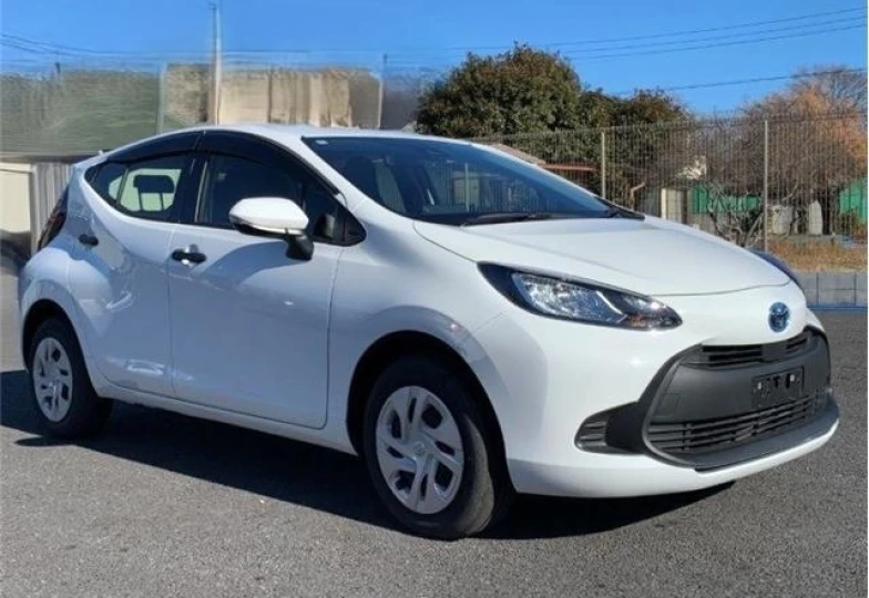 Toyota Aqua Белый