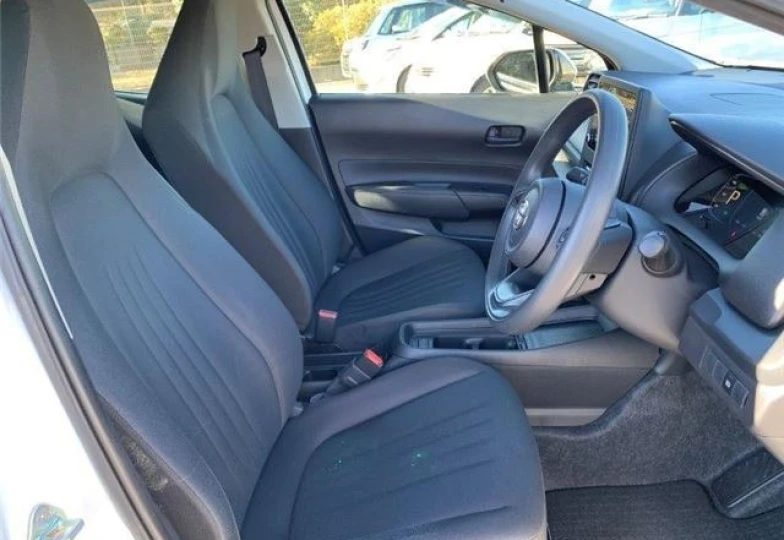 Toyota Aqua Белый
