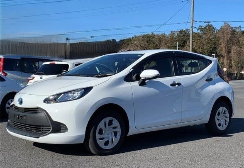 Toyota Aqua Белый