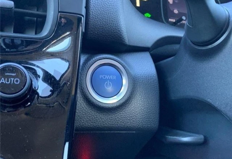 Toyota Aqua Белый