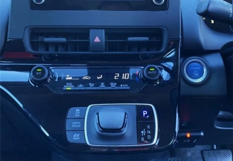 Toyota Aqua Белый