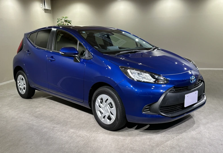 Toyota Aqua Синий