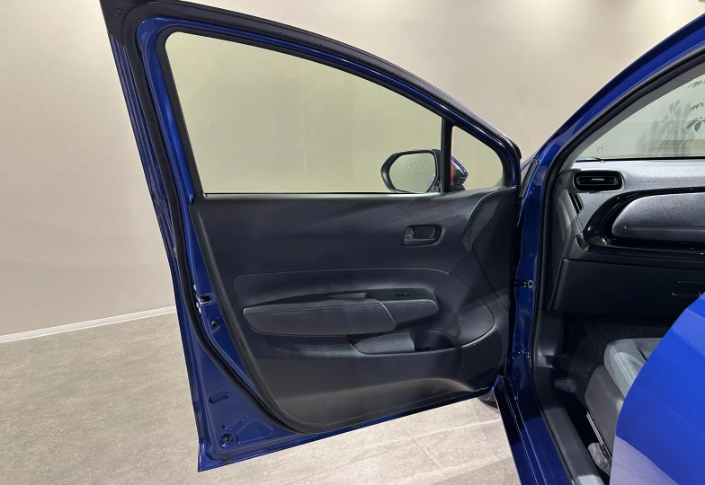 Toyota Aqua Синий