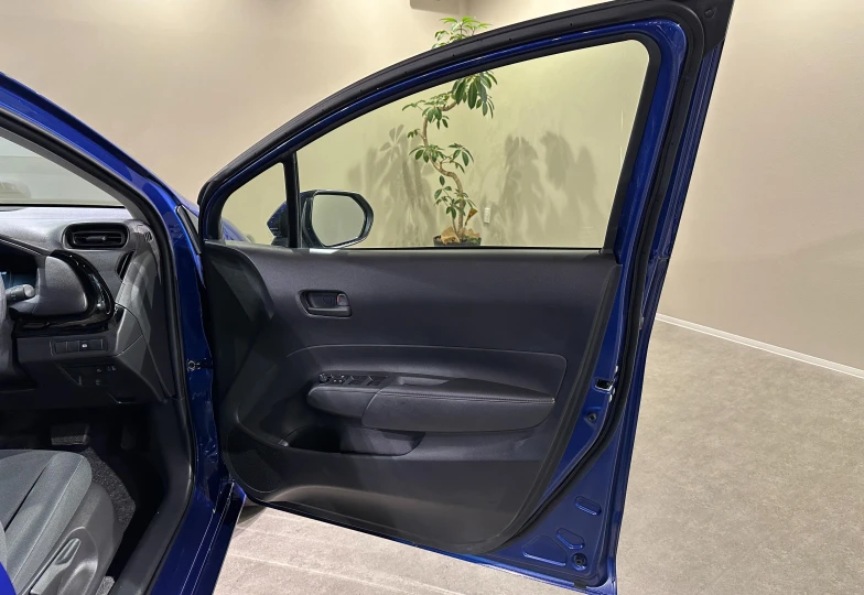 Toyota Aqua Синий