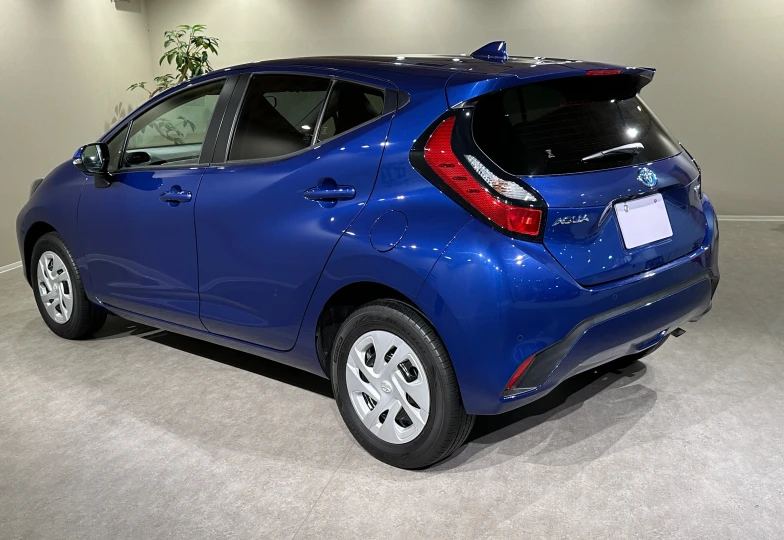 Toyota Aqua Синий