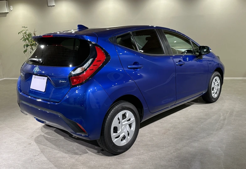 Toyota Aqua Синий
