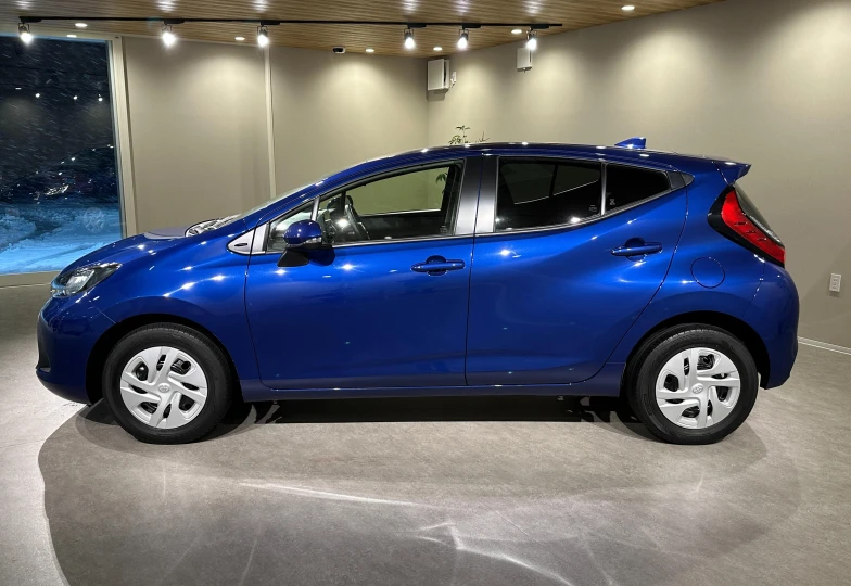 Toyota Aqua Синий